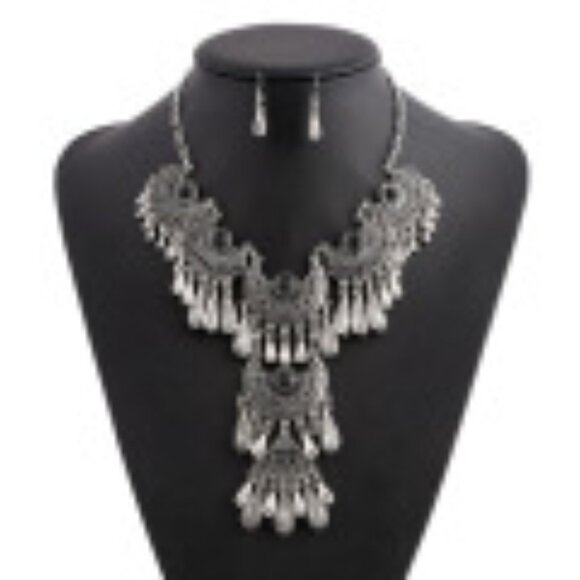 #051 Vintage Gemstone Teardrop Carved Hollow Necklace with Earrings - Picture 1 of 3